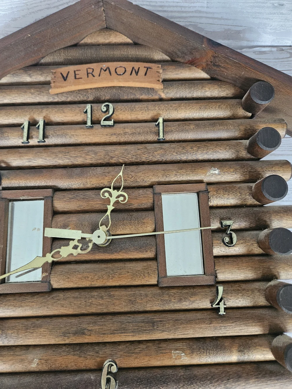 Log Cabin Wall Clock - Rustic Brown Vintage